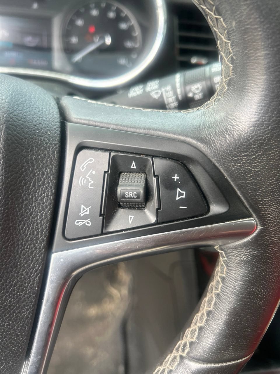 Used 2020 Buick Encore Preferred w/ Safety Package FWD image 19