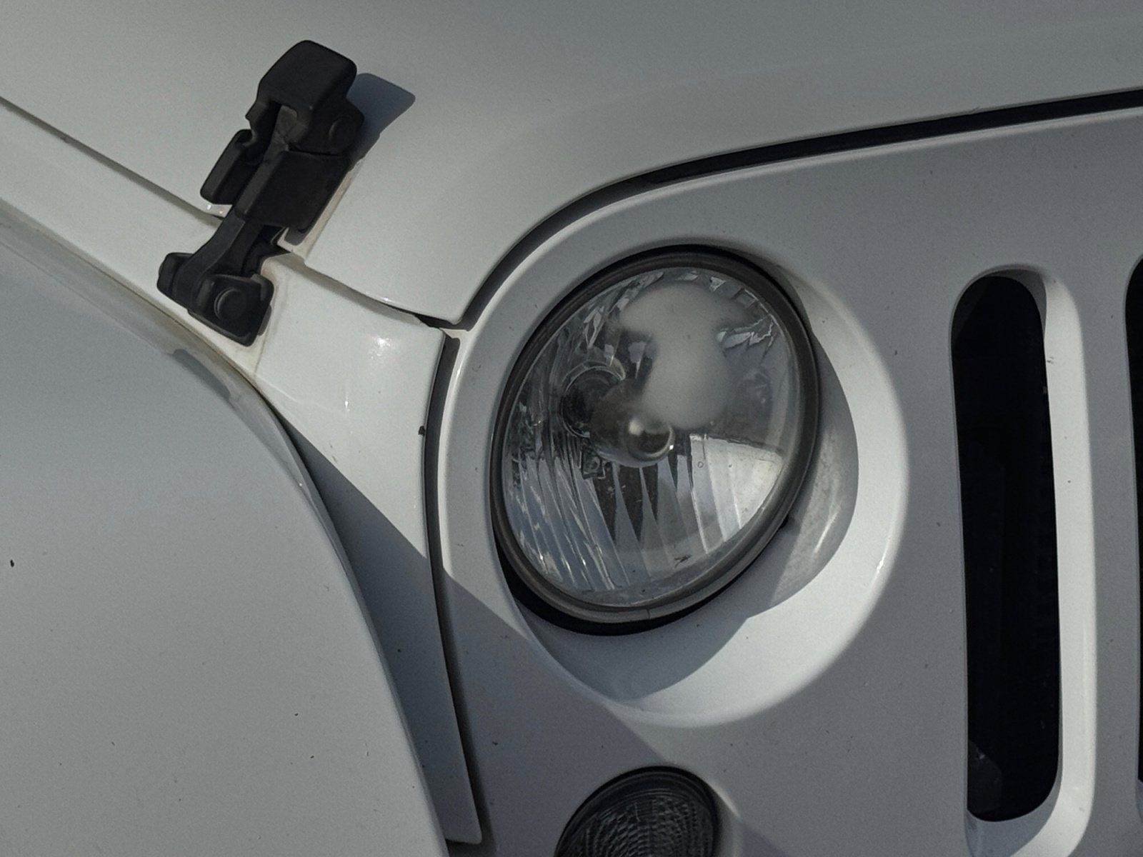 Used 2015 Jeep Wrangler Unlimited Sahara w/ Max Tow Package image 9