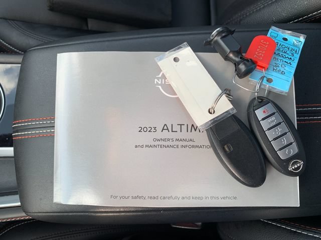 Used 2023 Nissan Altima 2.5 SR w/ SR Premium Package FWD image 9