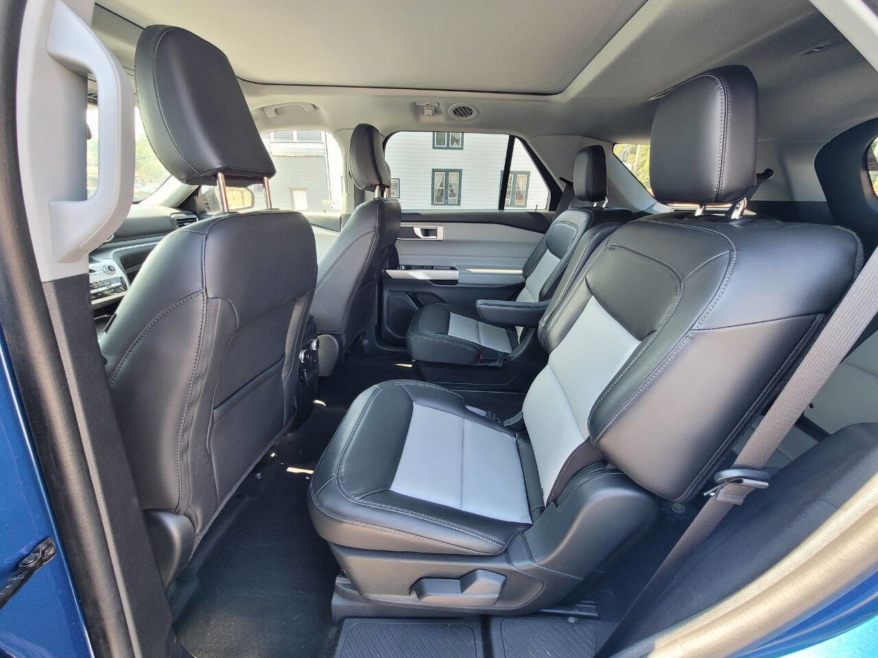 Used 2022 Ford Explorer XLT w/ Equipment Group 202A image 15