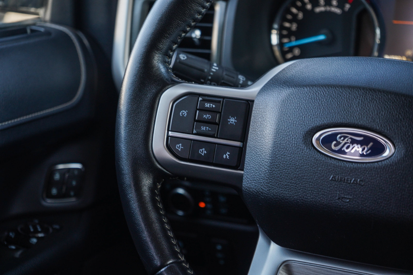 Used 2024 Ford Expedition XLT AWD/4WD image 16
