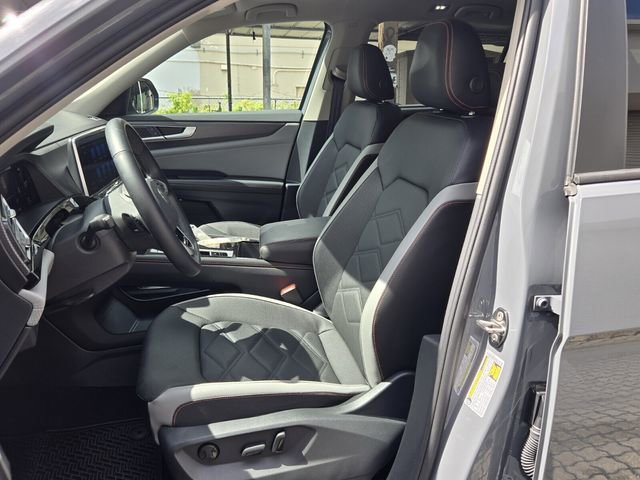 Certified 2025 Volkswagen Atlas Peak Edition SE image 13