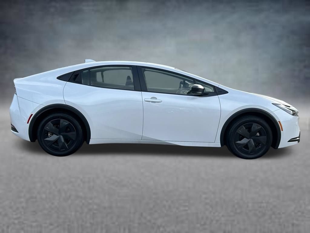 Used 2025 Toyota Prius LE FWD image 6