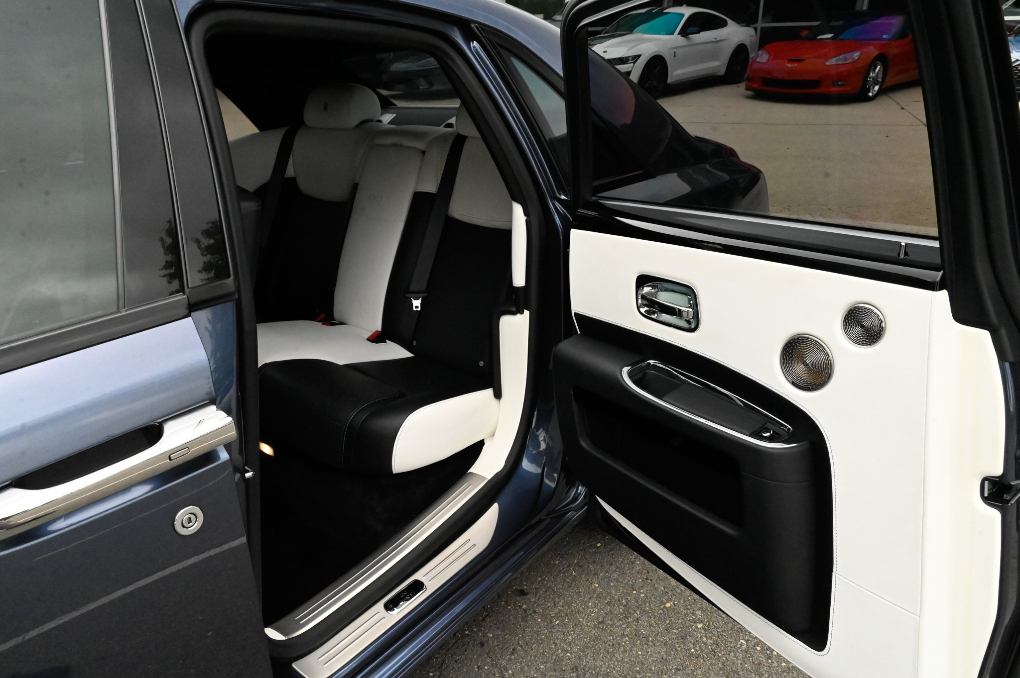 Used 2018 Rolls-Royce Ghost RWD image 37