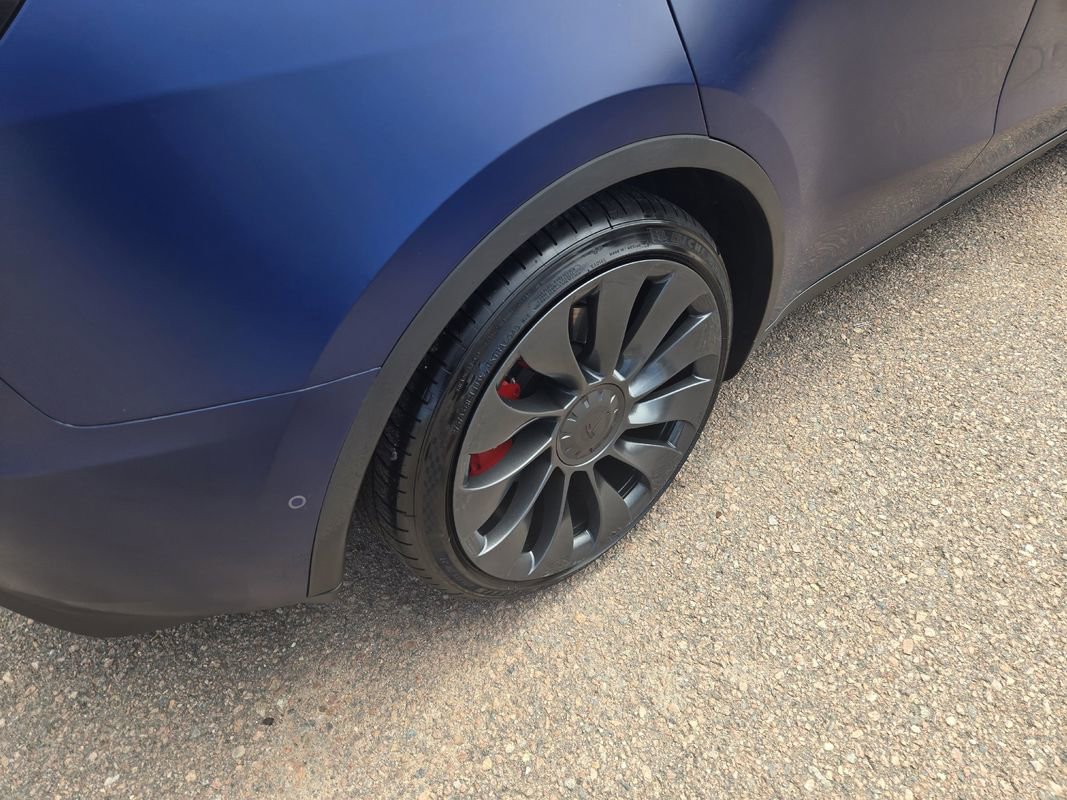 Used 2020 Tesla Model Y Long Range image 10