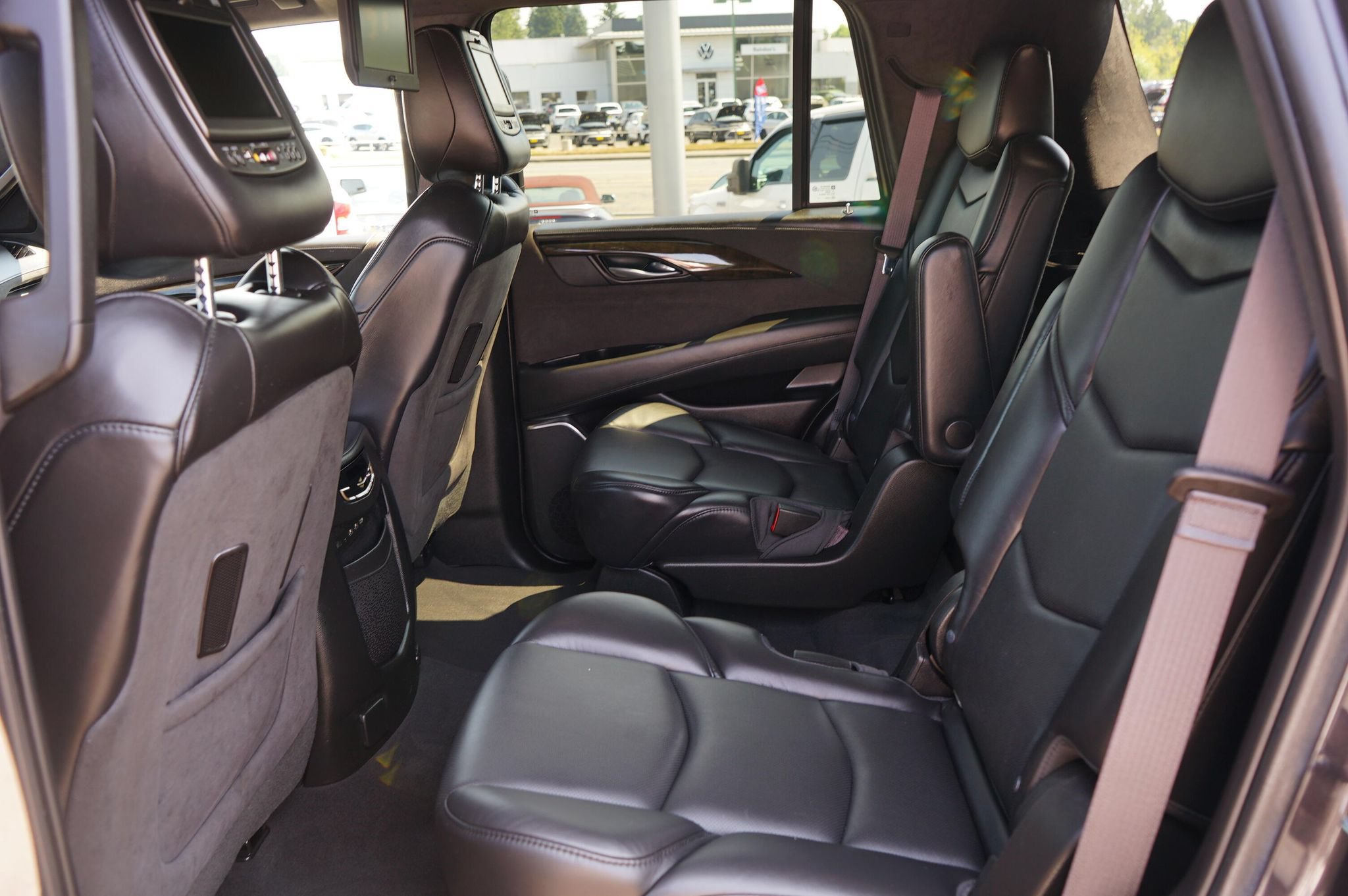 Used 2017 Cadillac Escalade Platinum AWD/4WD image 18