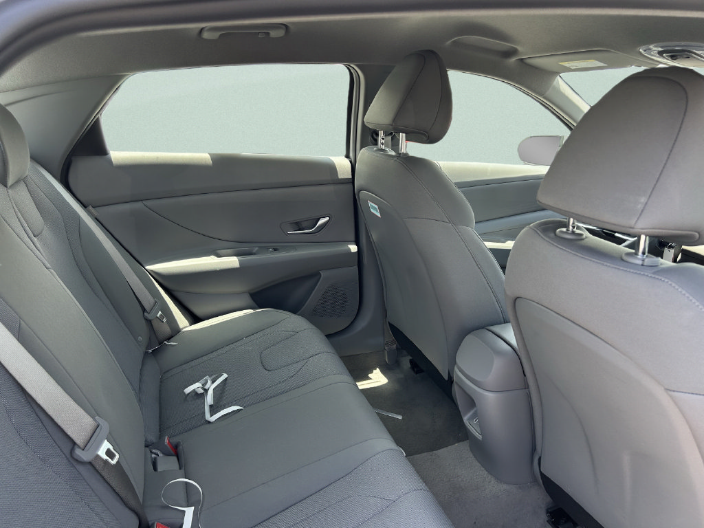 New 2025 Hyundai Elantra SE FWD image 19