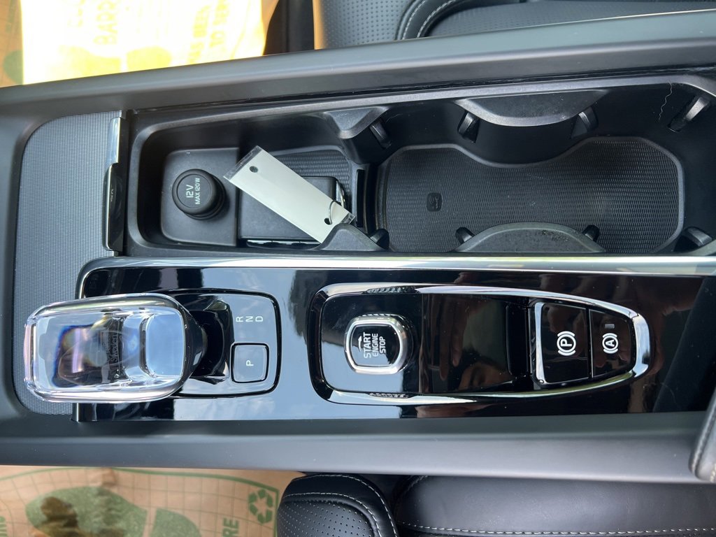 Certified 2024 Volvo XC60 T8 Ultimate w/ Climate Package image 24