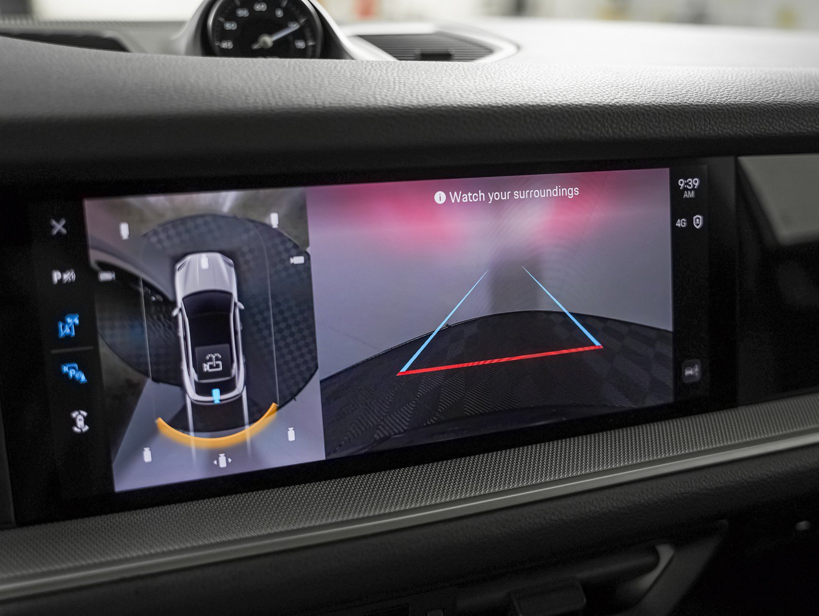Certified 2025 Porsche Cayenne Coupe AWD/4WD image 24