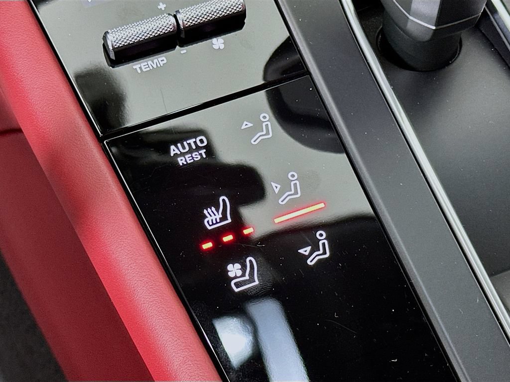 Certified 2025 Porsche Macan AWD/4WD image 22