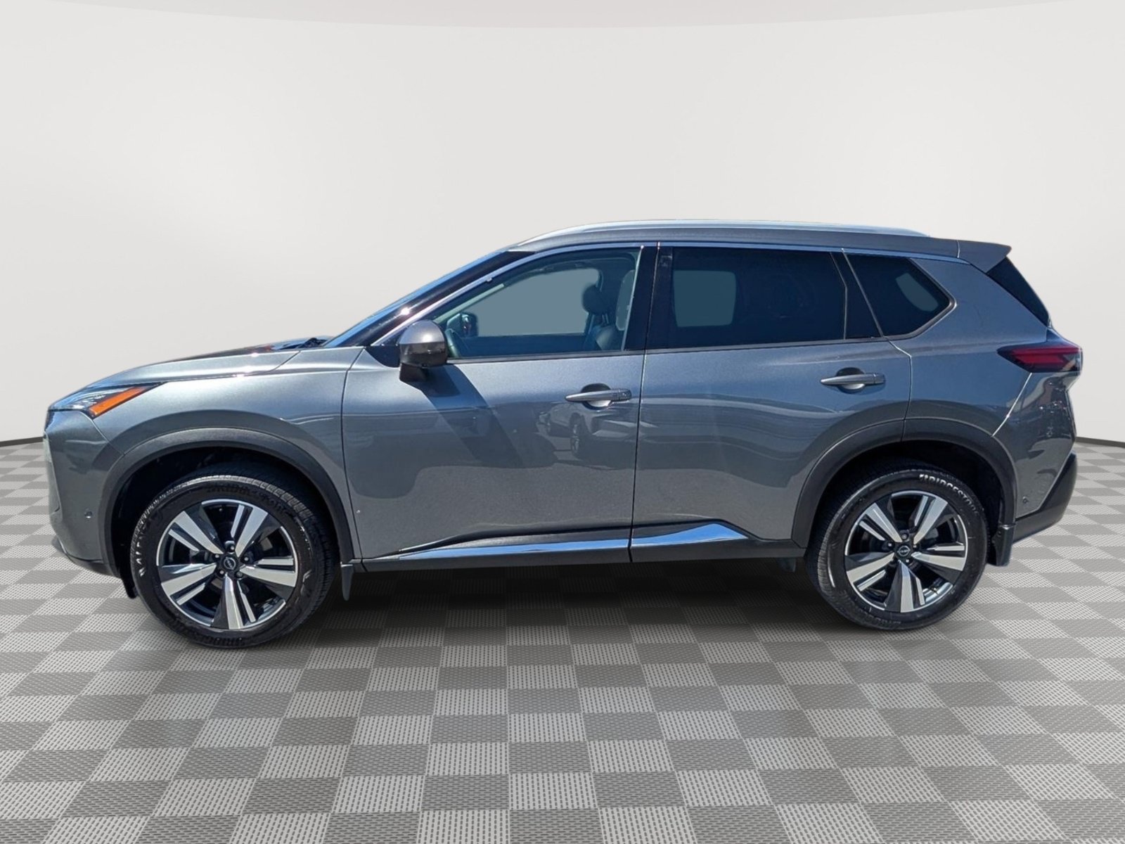 Used 2023 Nissan Rogue SL w/ SL Premium Package AWD/4WD image 2