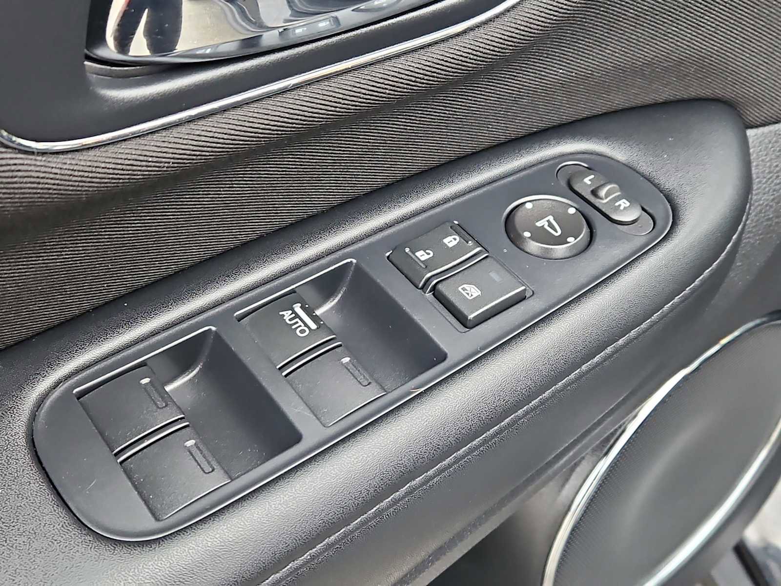 Used 2017 Honda HR-V EX image 23