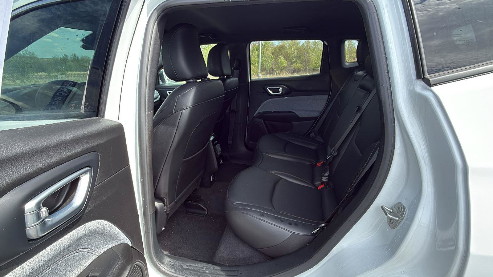 Used 2024 Jeep Compass Latitude AWD/4WD image 22