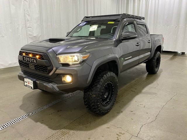 Used 2018 Toyota Tacoma TRD Sport w/ Technology Package image 9