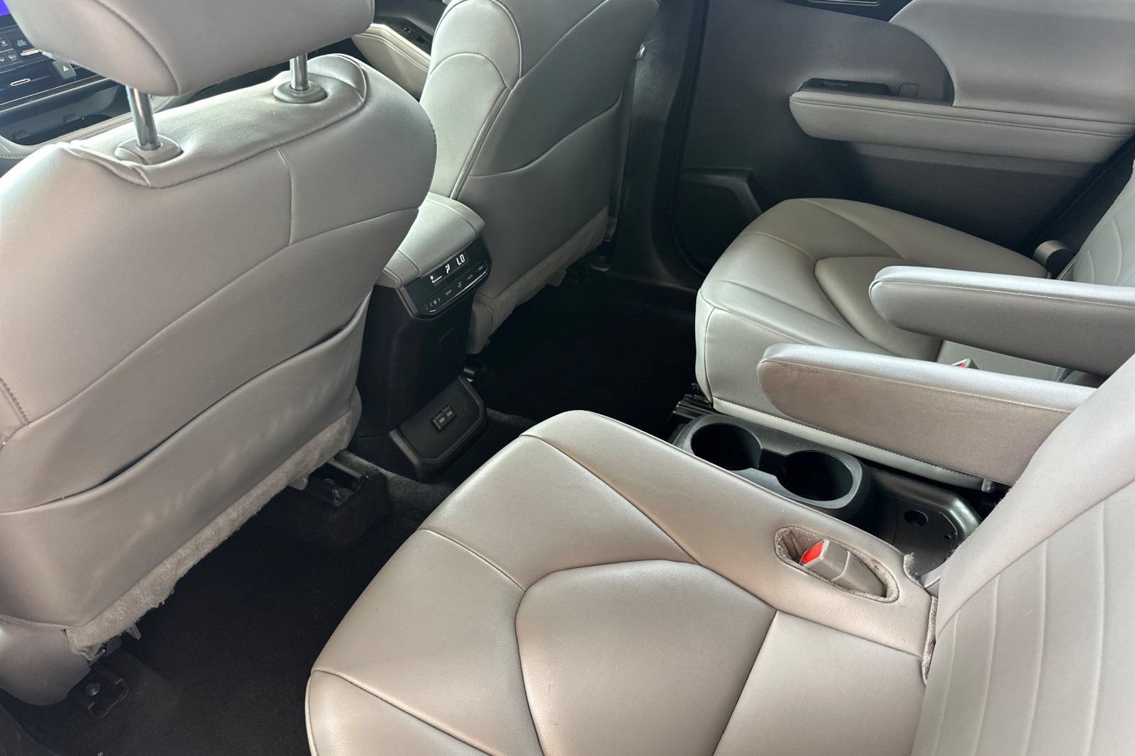 Certified 2024 Toyota Highlander XLE FWD image 15