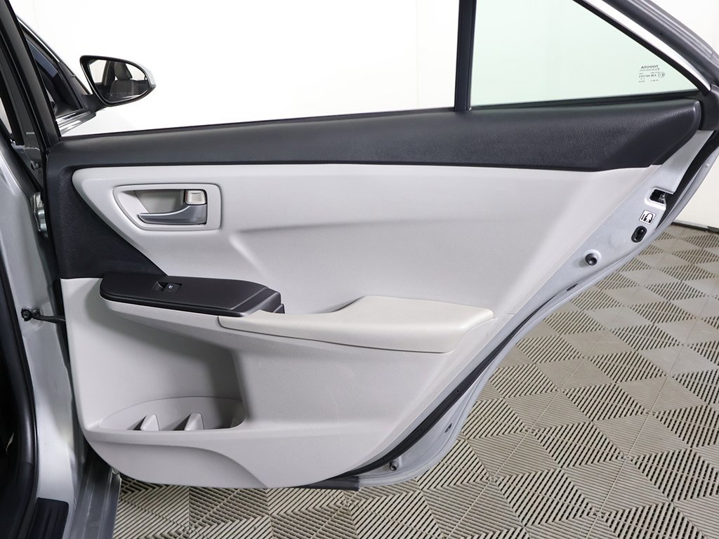 Used 2015 Toyota Camry SE image 22