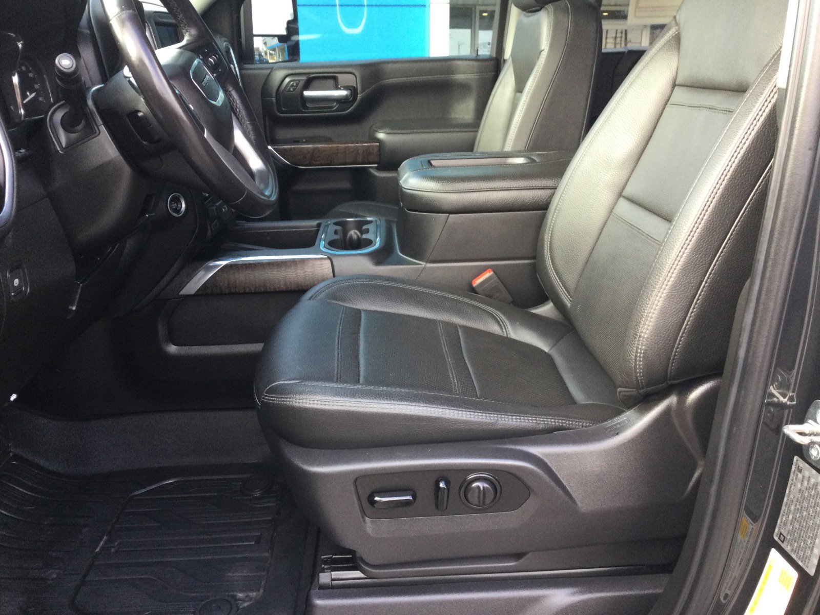 Used 2020 GMC Sierra 2500 Denali w/ Denali Ultimate Package image 17