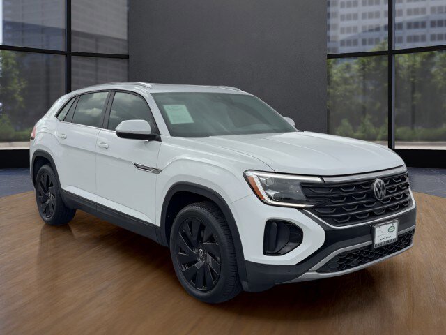 Used 2024 Volkswagen Atlas Cross Sport SE FWD image 3