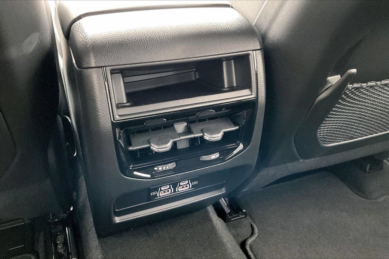 New 2027 Jeep Grand Cherokee Laredo RWD image 14
