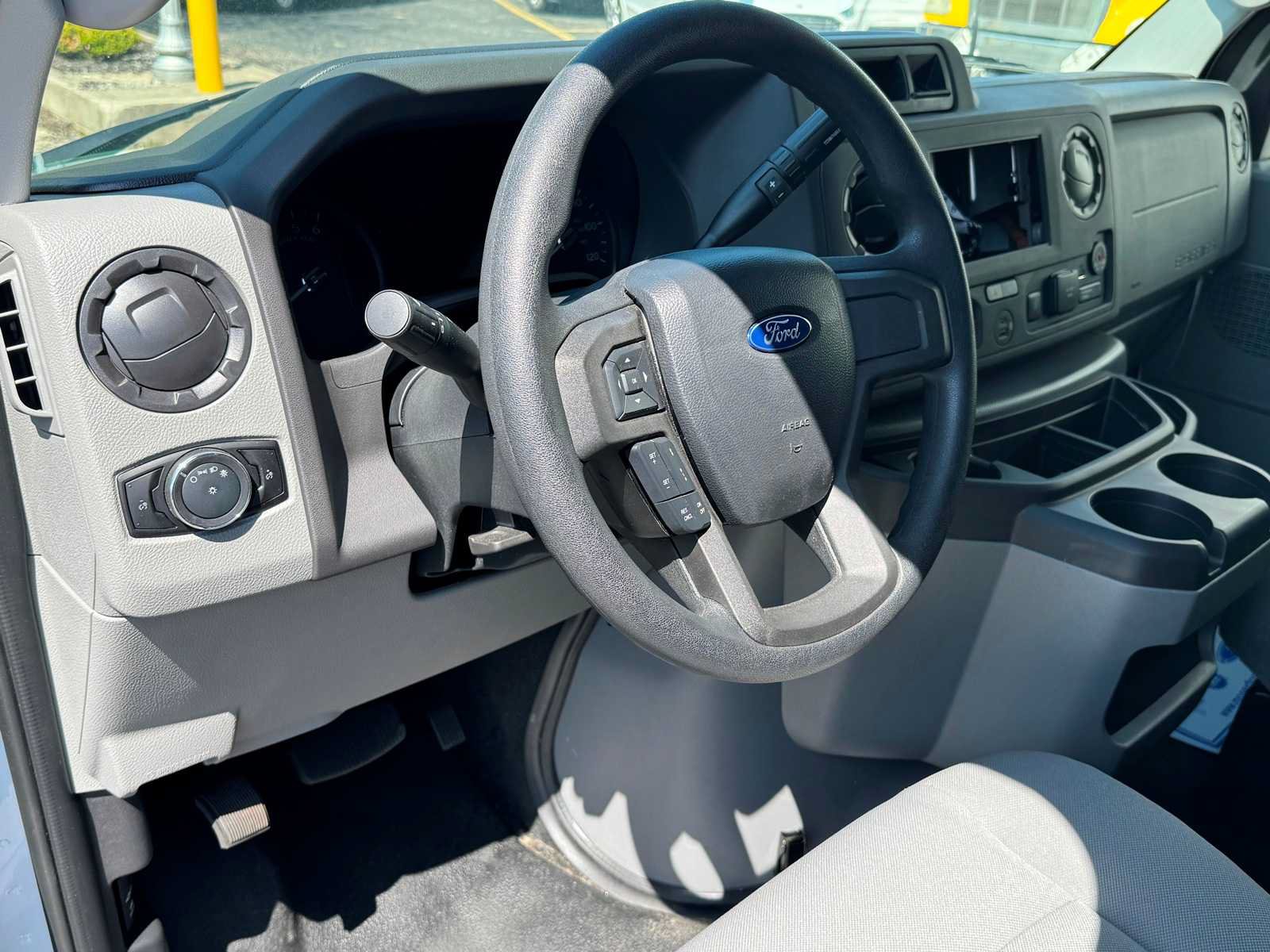 Used 2027 Ford E-450 and Econoline 450 Super Duty w/ Driver's Safety Package RWD image 6