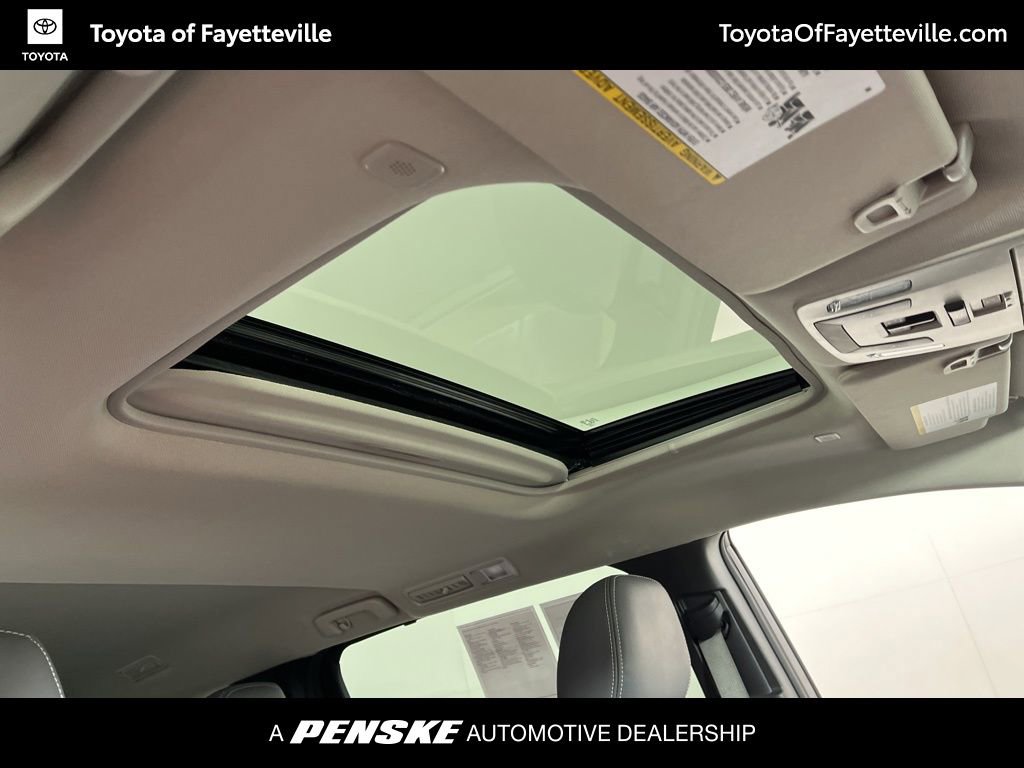 Used 2025 Toyota Sienna LE w/ LE Plus Package image 6