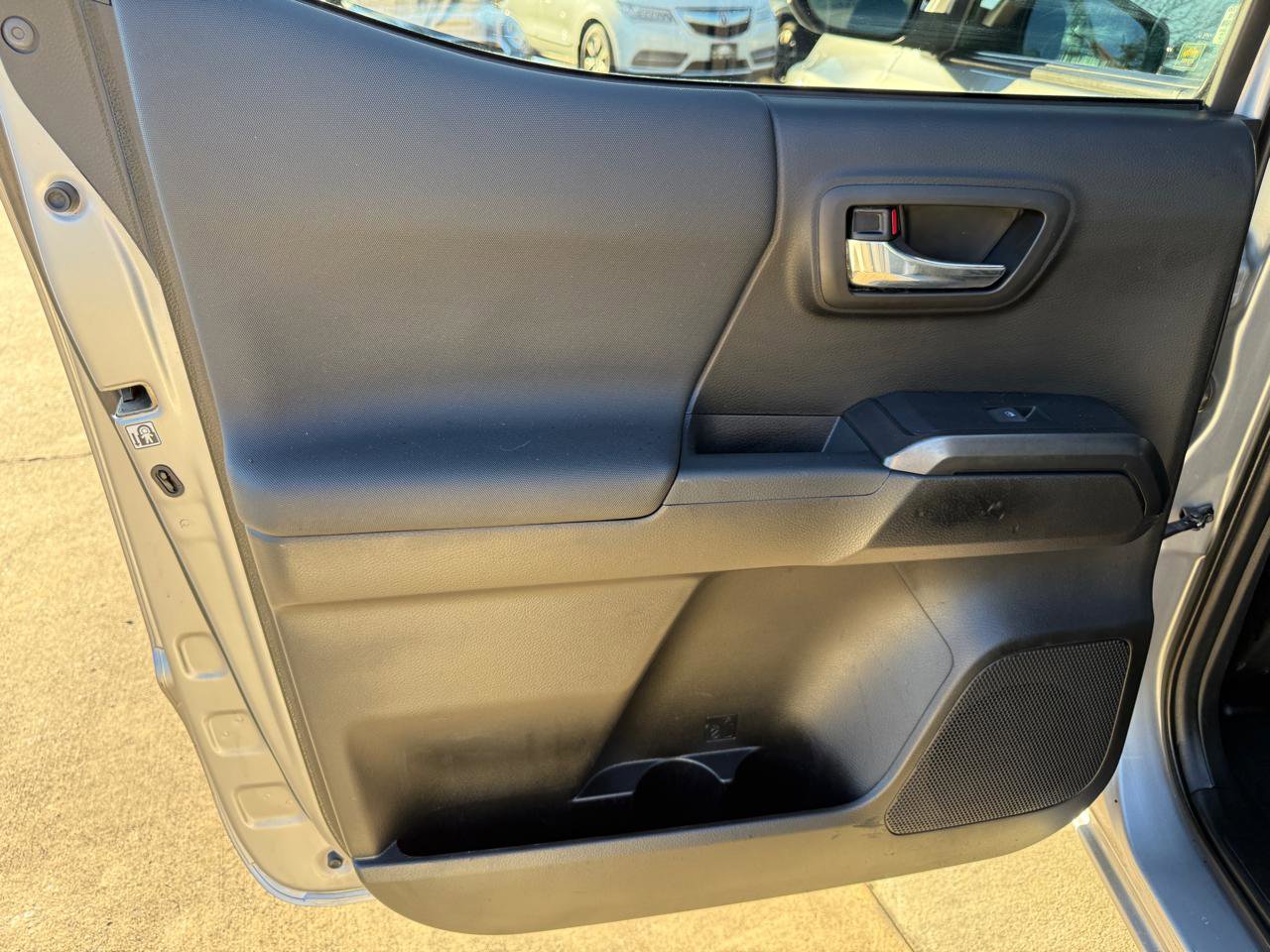 Used 2019 Toyota Tacoma TRD Off-Road w/ Technology Package image 19
