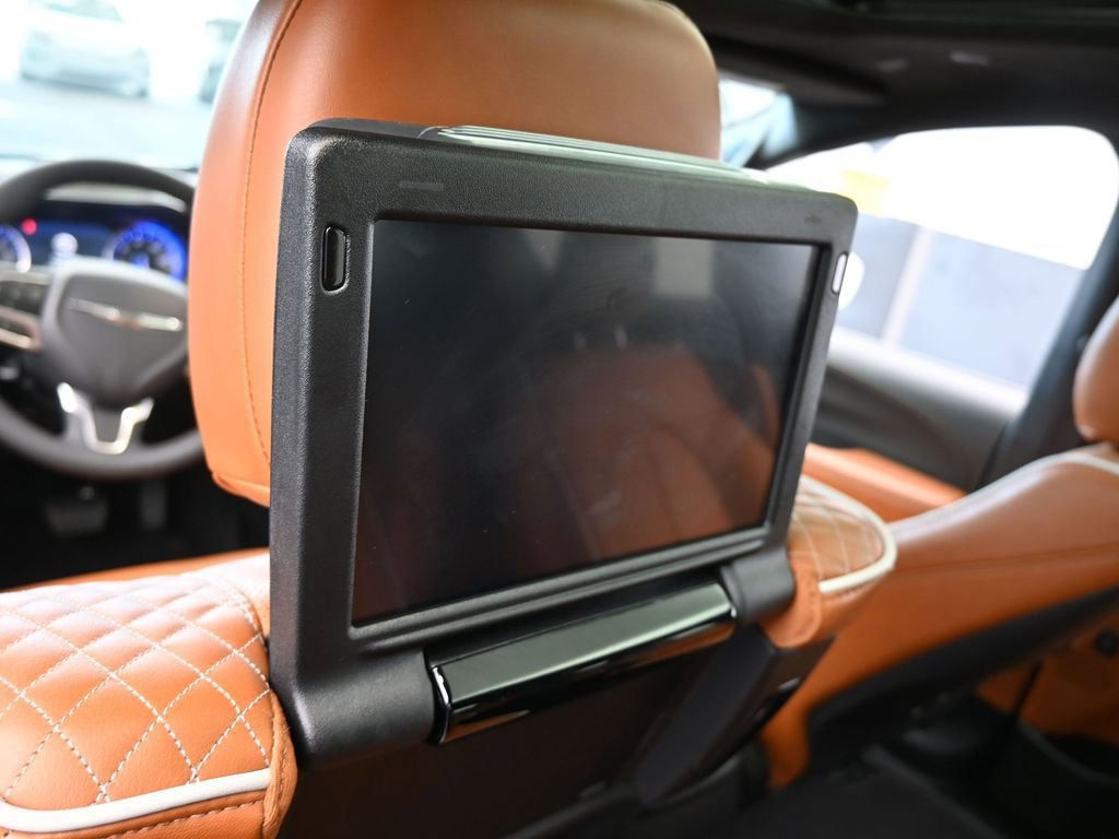 Used 2024 Chrysler Pacifica Pinnacle image 44