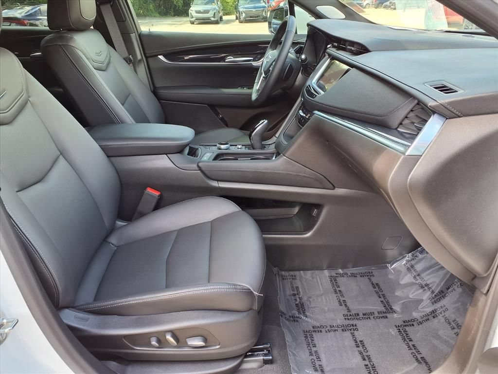 Certified 2024 Cadillac XT5 Premium Luxury FWD image 9