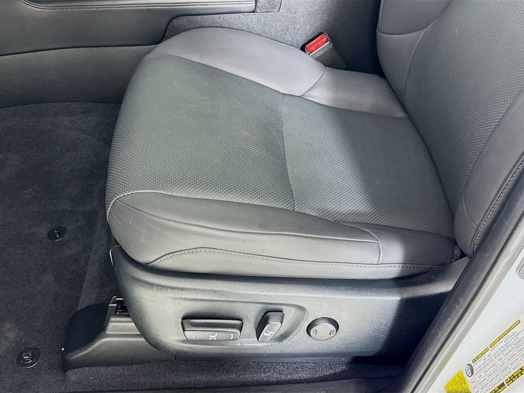 Used 2022 Lexus GX 460 Premium w/ Accessory Package image 21