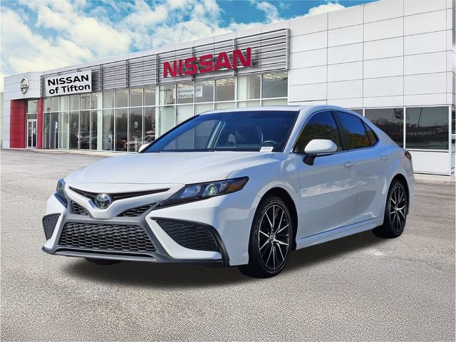 Used 2022 Toyota Camry SE image 3