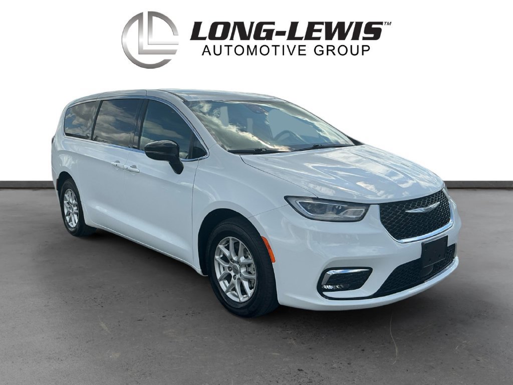 Used 2024 Chrysler Pacifica Touring FWD image 10