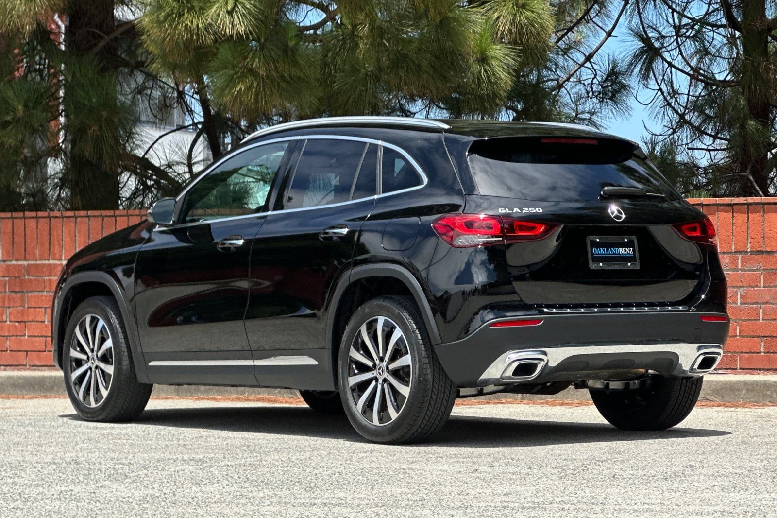 Certified 2023 Mercedes-Benz GLA 250 w/ Premium Package image 6