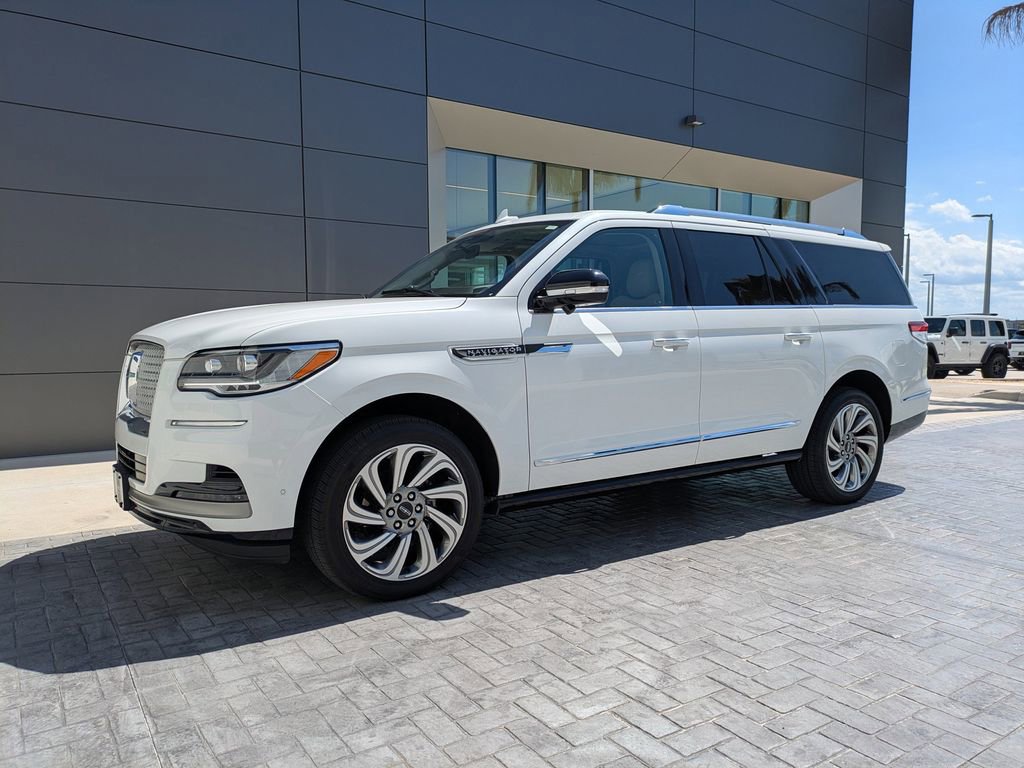 Certified 2023 Lincoln Navigator L Reserve AWD/4WD image 9