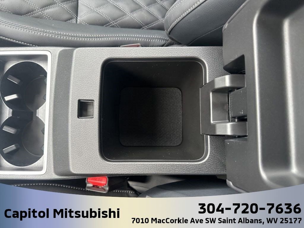 New 2025 Mitsubishi Outlander SEL image 30
