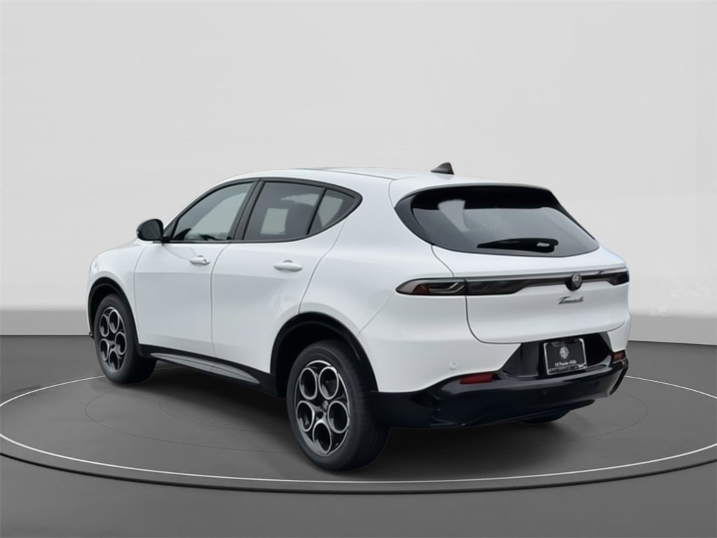 New 2025 Alfa Romeo Tonale w/ Premium Package image 4