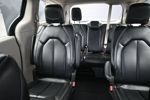 Used 2023 Chrysler Pacifica Touring-L FWD image 26