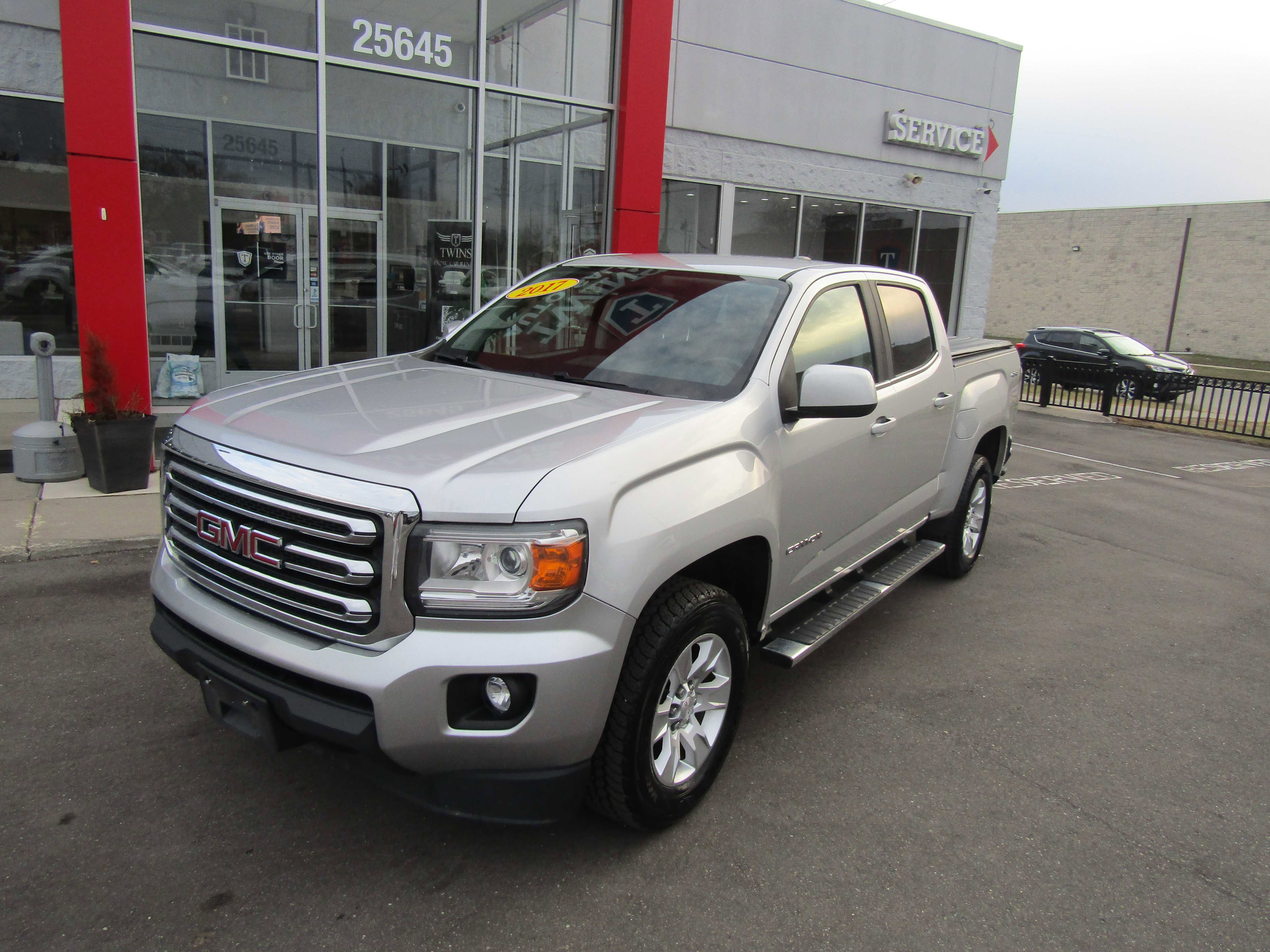 Used 2017 GMC Canyon SLE image 2