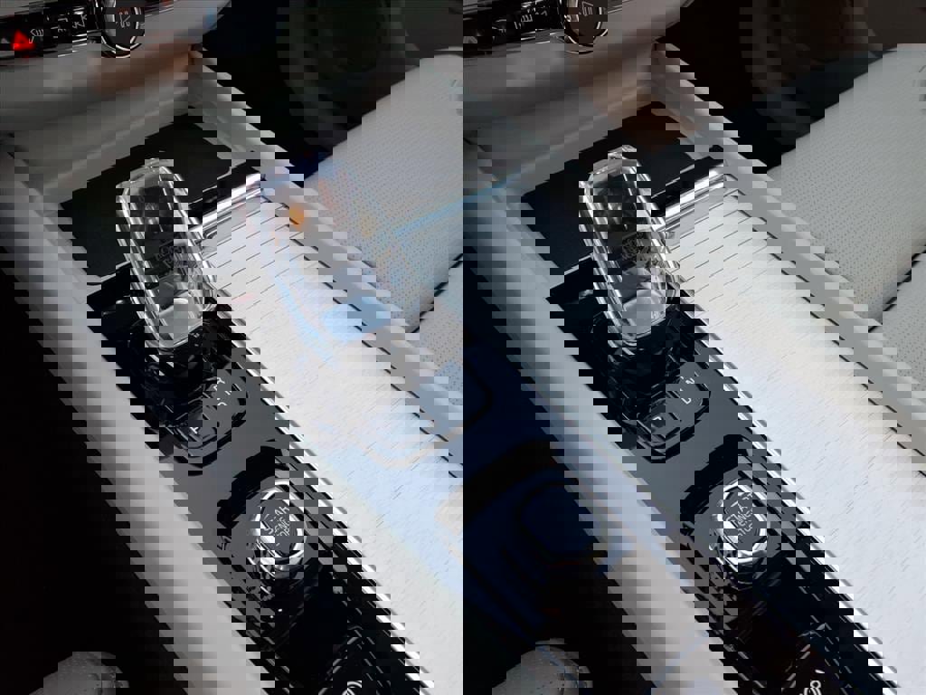 New 2026 Volvo XC60 B5 Ultra w/ Protection Package Premier image 23