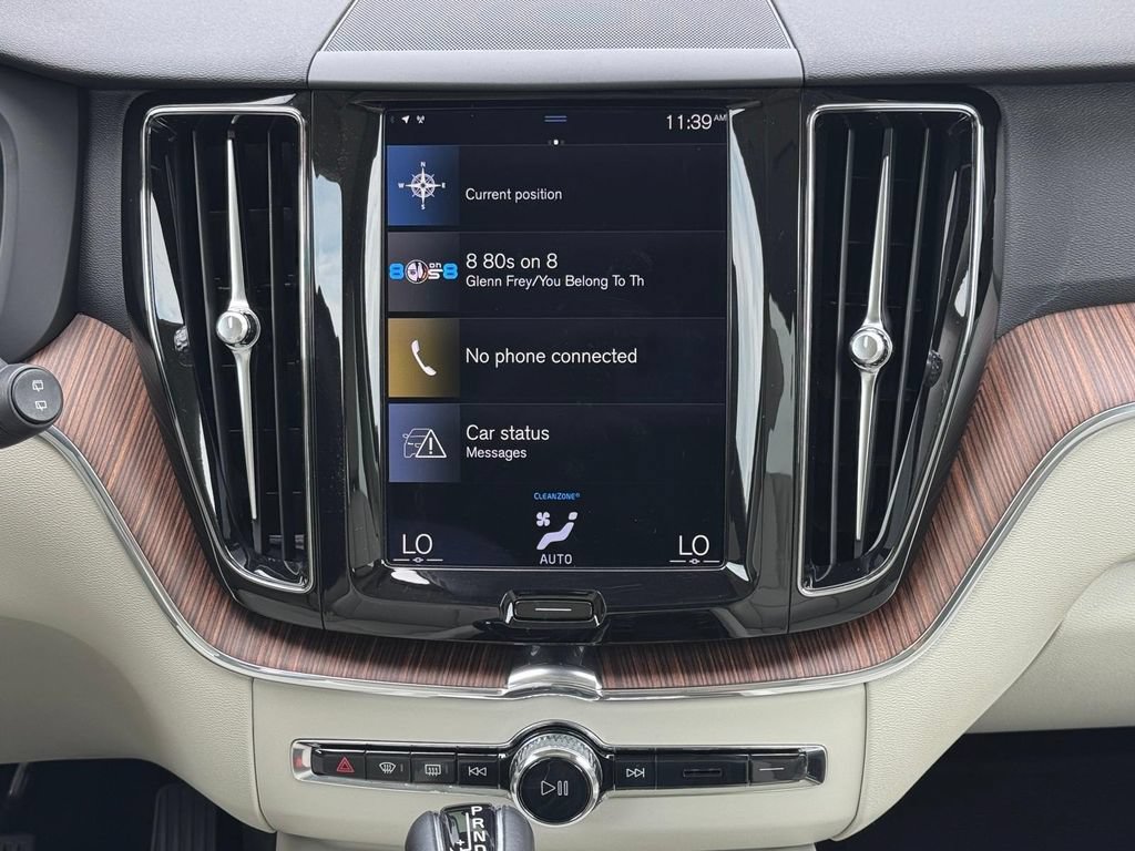 Used 2021 Volvo XC60 T5 Momentum w/ Premium Package FWD image 12