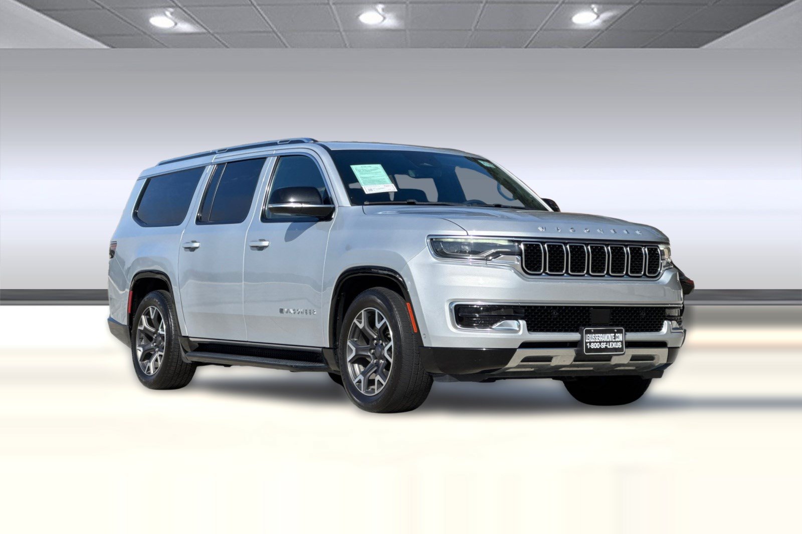 Used 2024 Jeep Wagoneer L Series III w/ Flexible Seating Group AWD/4WD image 6