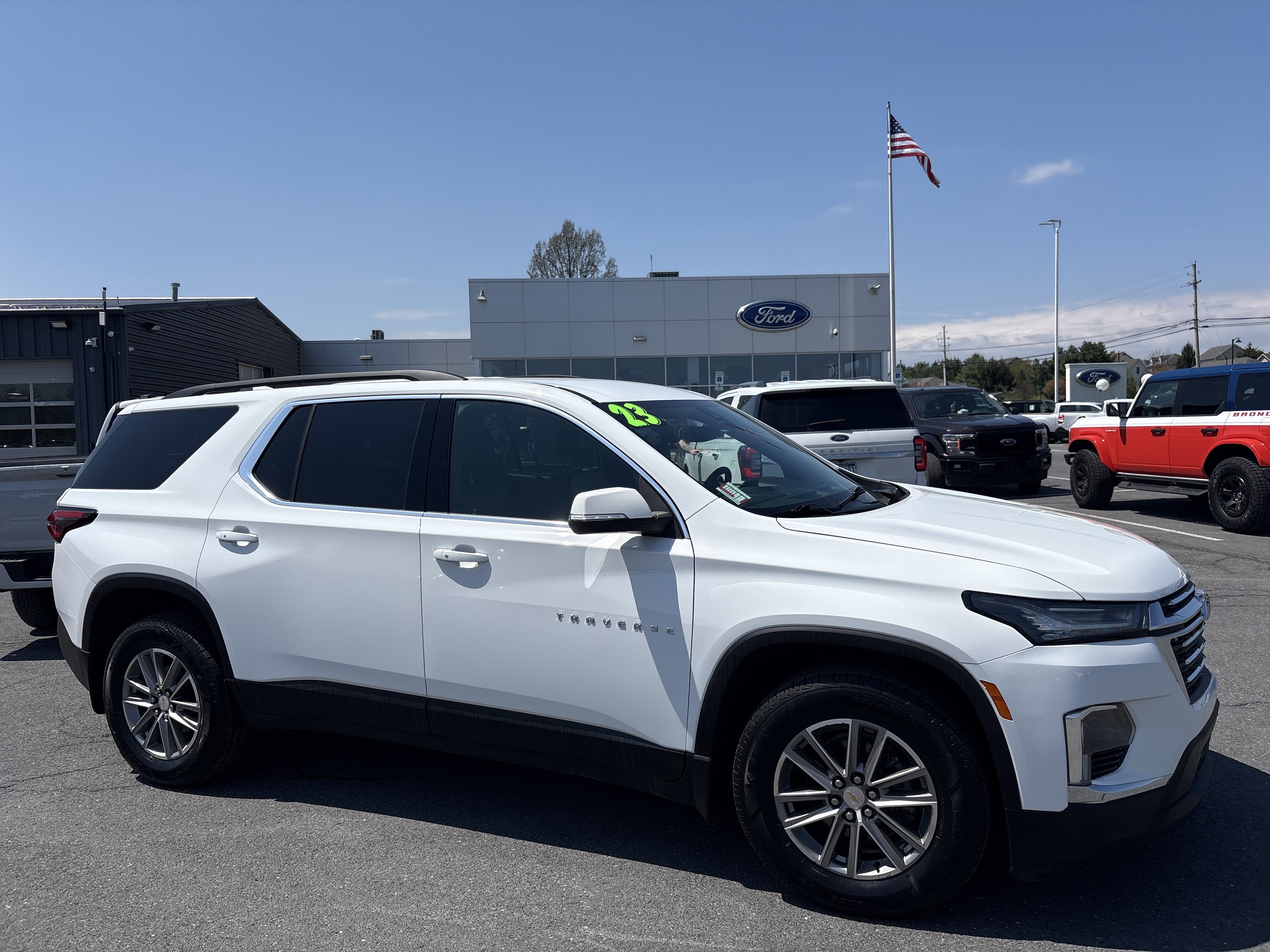 Used 2023 Chevrolet Traverse LT AWD/4WD image 2