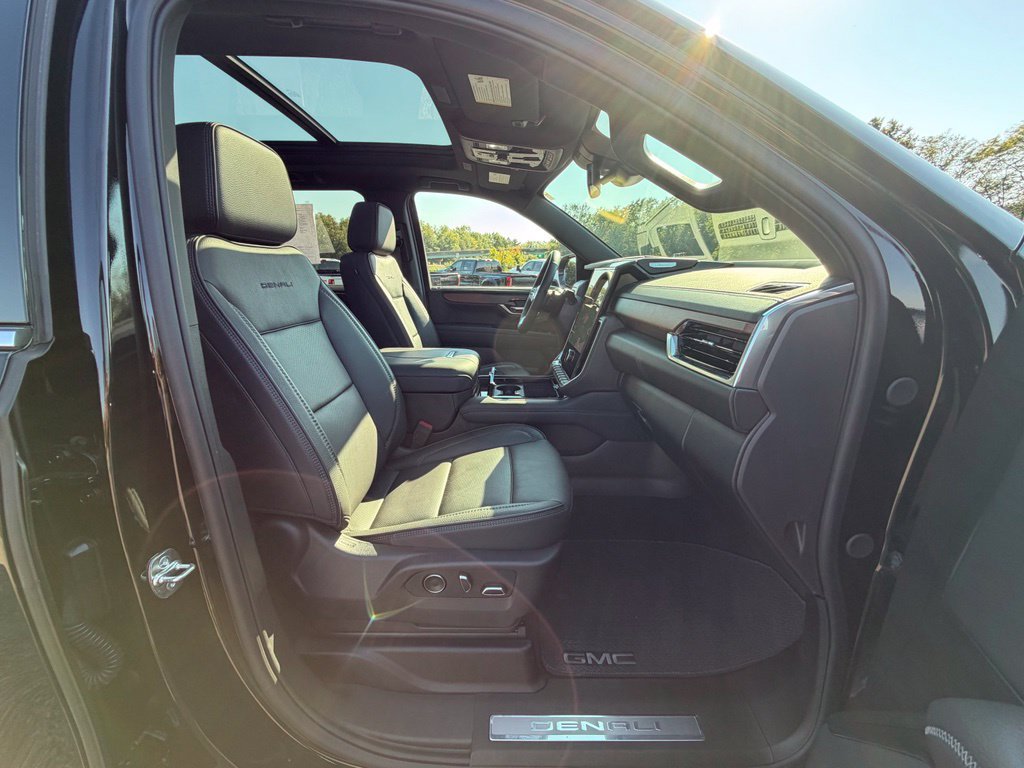 Used 2026 GMC Yukon Denali w/ Sun & Power Step Package AWD/4WD image 27