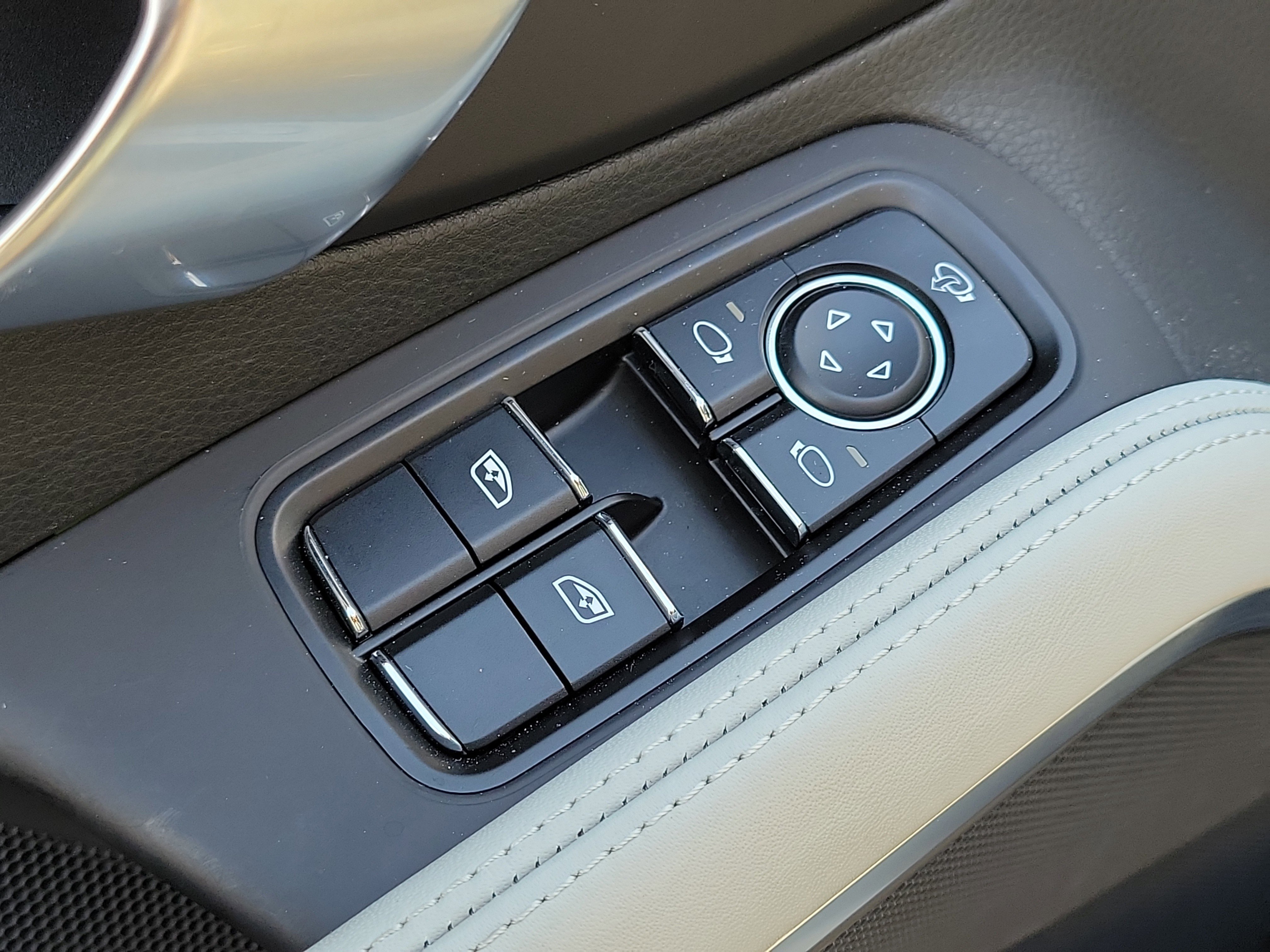 Used 2025 Porsche 718 Cayman RWD image 12