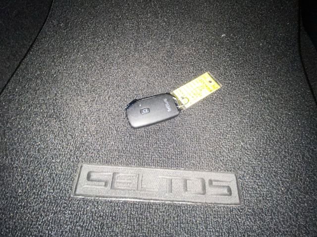 Used 2024 Kia Seltos EX FWD image 29