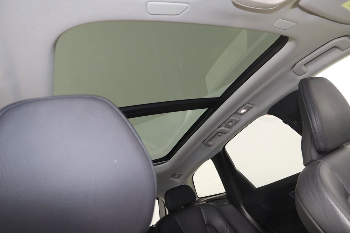 Used 2023 Volvo XC60 B5 Plus image 11