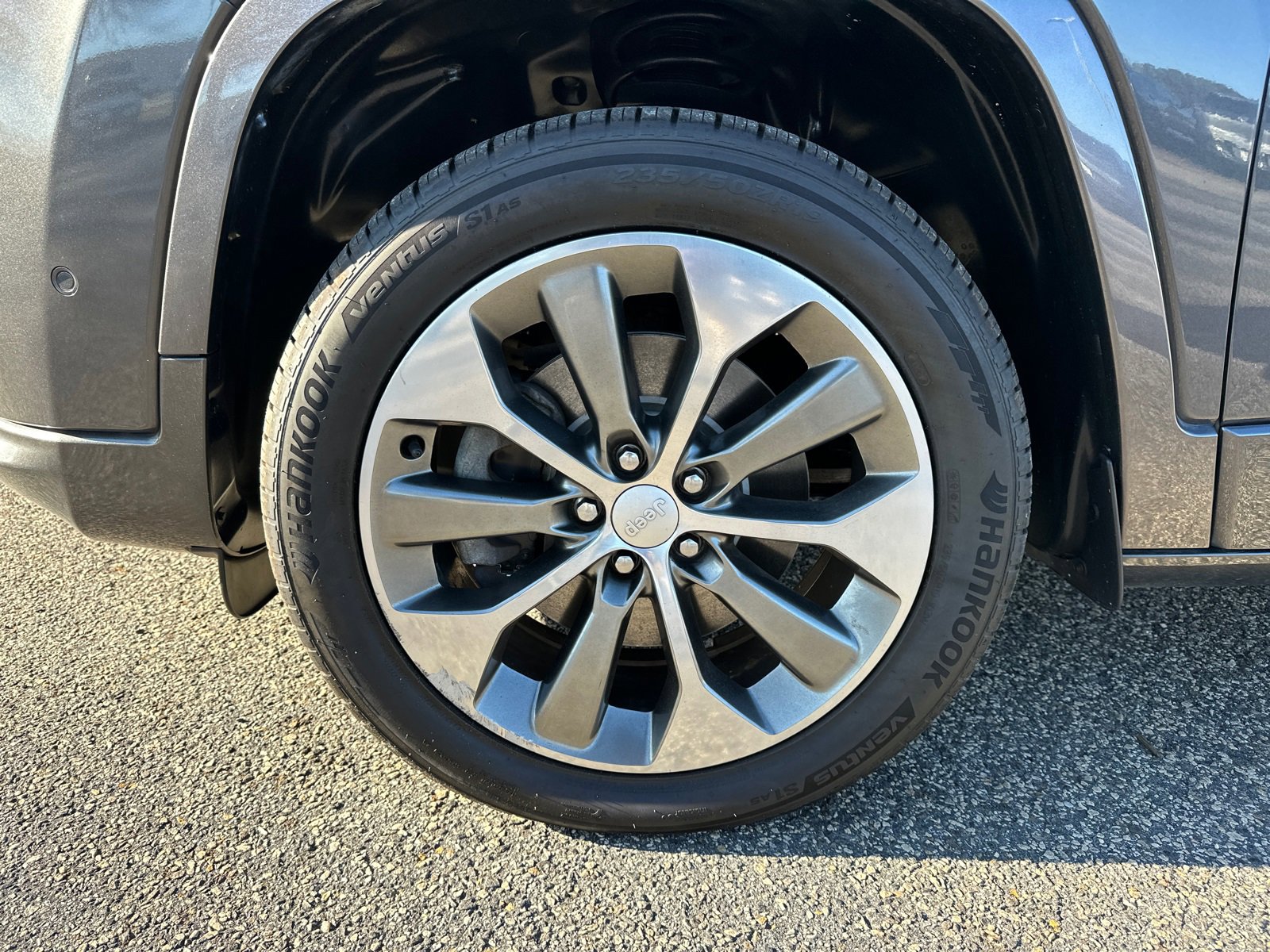 Used 2019 Jeep Cherokee Overland w/ Technology Group image 11