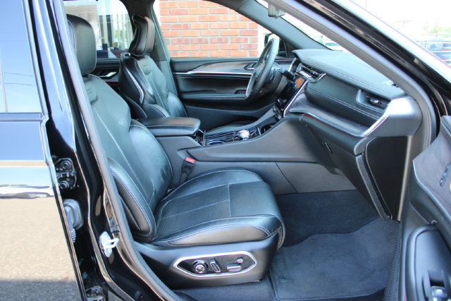 Used 2025 Jeep Grand Cherokee L Overland w/ Luxury Tech Group IV AWD/4WD image 52