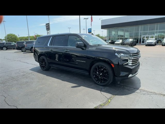 Certified 2023 Chevrolet Suburban High Country w/ Advanced Technology Package AWD/4WD image 2