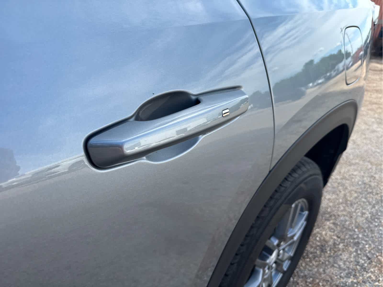Used 2025 GMC Acadia Elevation FWD image 16