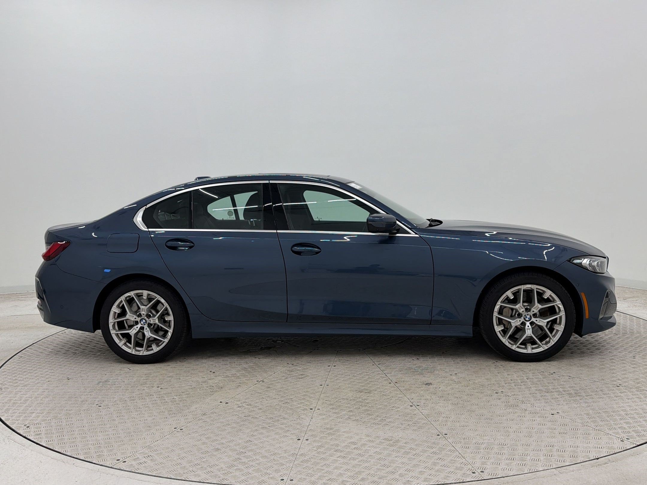 Used 2025 BMW 330i Sedan w/ Convenience Package RWD image 8